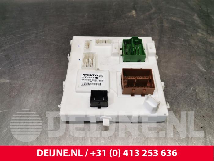 Gebruikte Central electronic module Polestar Polestar 2 78kWh Long Range Dual Motor Prijs € 332,75 Inclusief btw aangeboden door van Deijne Onderdelen Uden B.V.