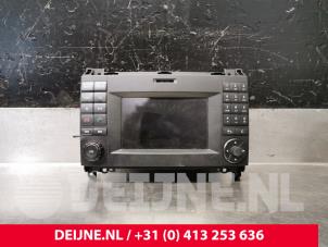 Gebruikte Radio Volkswagen Crafter 2.0 TDI 16V Prijs € 242,00 Inclusief btw aangeboden door van Deijne Onderdelen Uden B.V.