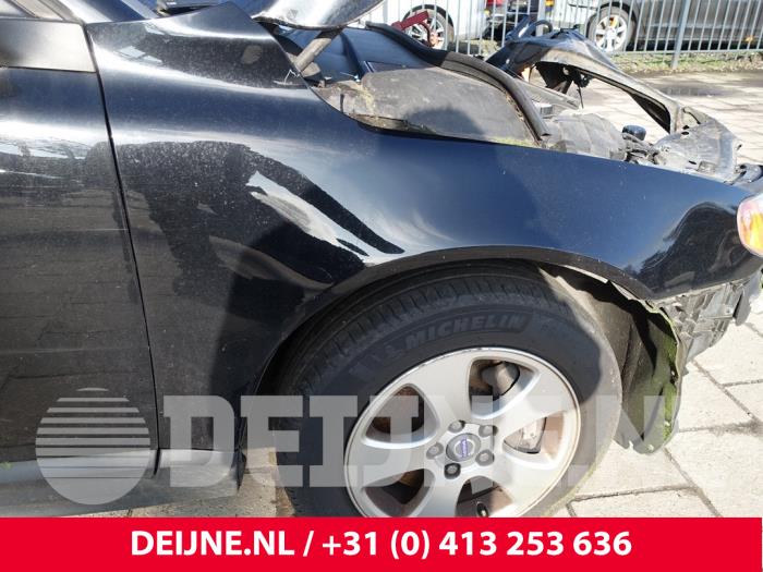Volvo V70 Kotflügel rechts vorne O212841