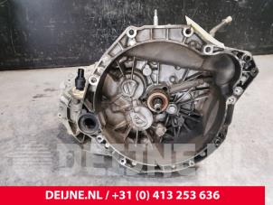 Gebruikte Versnellingsbak Opel Movano Combi 2.2 DTI Prijs € 695,75 Inclusief btw aangeboden door van Deijne Onderdelen Uden B.V.