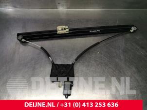 Gebruikte Ruitmechaniek 2Deurs rechts-voor Volkswagen Crafter (SY) 2.0 TDI Prijs € 42,35 Inclusief btw aangeboden door van Deijne Onderdelen Uden B.V.