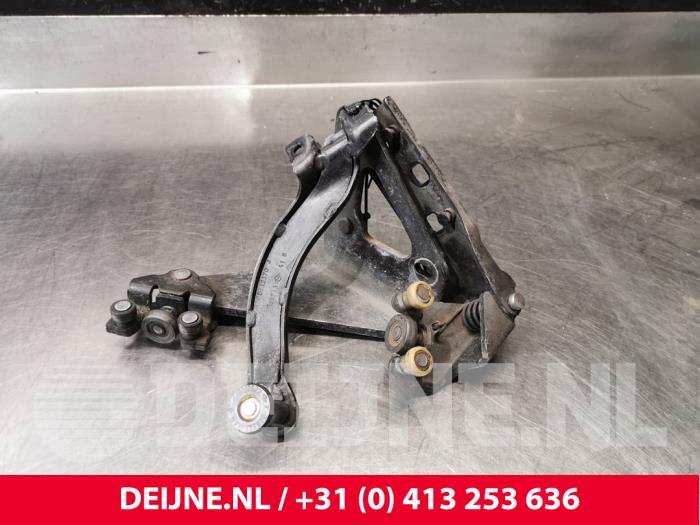Opel Vivaro Schiebetürrolle rechts O213341