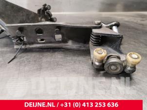 Opel Vivaro Schiebetürrolle rechts O213341 foto 3