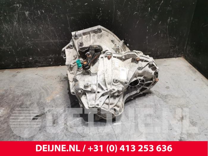 Versnellingsbak van een Mercedes-Benz Vito (447.6) 1.6 111 CDI 16V 2015