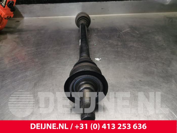 Gebruikte Aandrijfas rechts-achter BMW 5 serie (F10) 530i 24V TwinPower Turbo Prijs € 45,00 Margeregeling aangeboden door van Deijne Onderdelen Uden B.V.