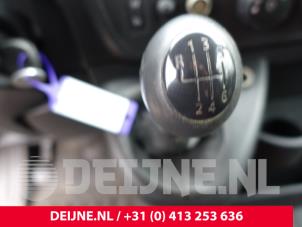 Gebruikte Versnellingspook Opel Movano 2.3 CDTi 16V FWD Prijs op aanvraag aangeboden door van Deijne Onderdelen Uden B.V.