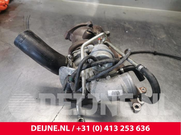 Turbo van een Volvo C70 (MC) 2.5 T5 20V 2011