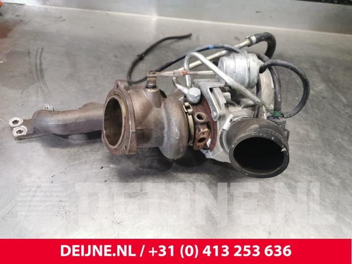 Turbo van een Volvo C70 (MC) 2.5 T5 20V 2011