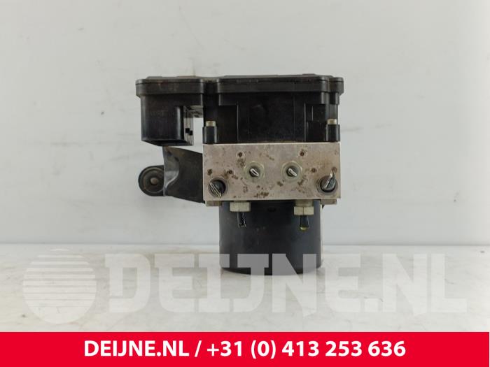 Gebruikte ABS Pomp Volvo C70 (MC) 2.0 D3 20V Prijs € 100,00 Margeregeling aangeboden door van Deijne Onderdelen Uden B.V.