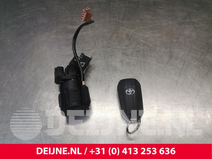 Toyota Pro-Ace City Ignition lock + key O214108