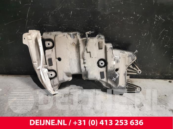 Gebruikte Ureumreservoir Mercedes Vito (447.6) 1.7 110 CDI 16V Prijs € 514,25 Inclusief btw aangeboden door van Deijne Onderdelen Uden B.V.