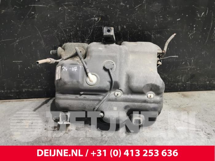 Gebruikte Ureumreservoir Opel Vivaro 1.6 CDTi BiTurbo 125 Prijs € 423,50 Inclusief btw aangeboden door van Deijne Onderdelen Uden B.V.