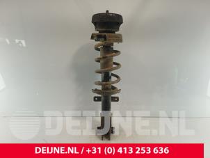 Gebruikte Schokdemperpoot links-voor Renault Trafic (1FL/2FL/3FL/4FL) 2.0 dCi 16V 120 Prijs € 60,50 Inclusief btw aangeboden door van Deijne Onderdelen Uden B.V.