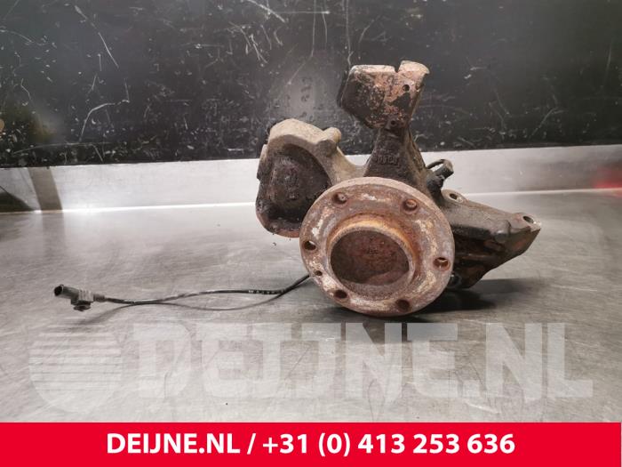 Mercedes Sprinter Fusee links-voor O214658