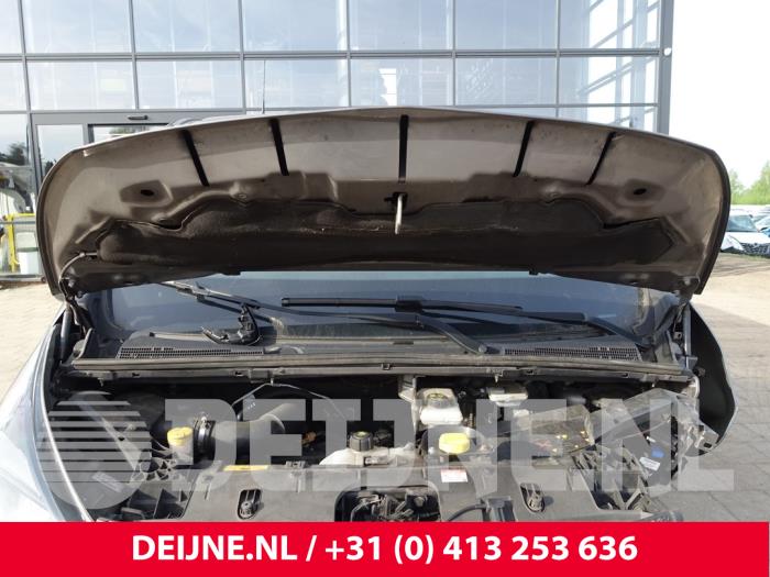 Motor van een Opel Vivaro 1.6 CDTI BiTurbo 140 2016