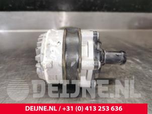 Polestar 2 Water pump O214735 photo 3