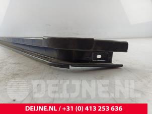 Opel Vivaro Sliding door rail, right O214798 photo 2