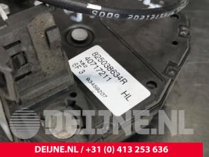 Opel Vivaro Sliding door lock mechanism, left O214800 photo 3