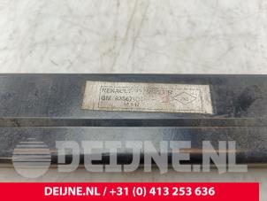 Opel Vivaro Schiebetürschiene links O214804 foto 3