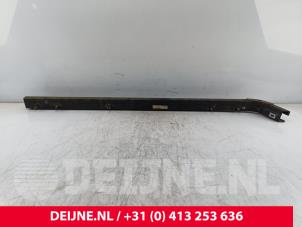 Opel Vivaro Schiebetürschiene links O214804 foto 2