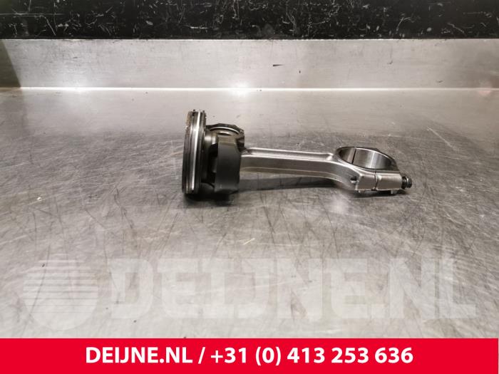 Renault Trafic Kolben O215061