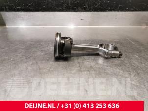 Gebruikte Zuiger Renault Trafic (1FL/2FL/3FL/4FL) 2.0 dCi 16V 130 Prijs € 90,75 Inclusief btw aangeboden door van Deijne Onderdelen Uden B.V.