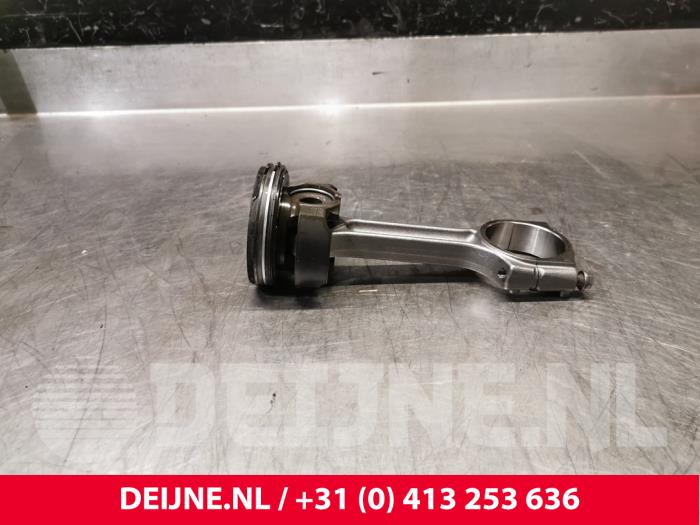 Gebruikte Zuiger Renault Trafic (1FL/2FL/3FL/4FL) 2.0 dCi 16V 130 Prijs € 90,75 Inclusief btw aangeboden door van Deijne Onderdelen Uden B.V.