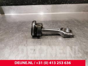 Gebruikte Zuiger Renault Trafic (1FL/2FL/3FL/4FL) 2.0 dCi 16V 130 Prijs € 90,75 Inclusief btw aangeboden door van Deijne Onderdelen Uden B.V.