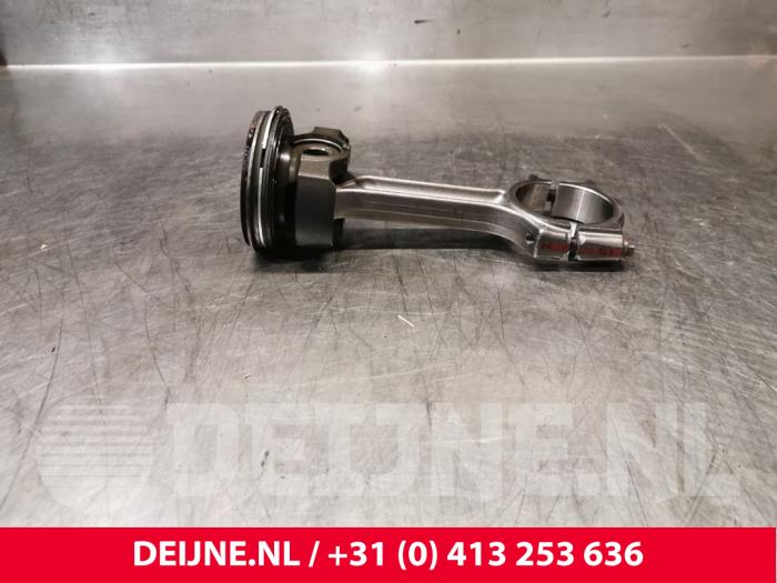 Gebruikte Zuiger Renault Trafic (1FL/2FL/3FL/4FL) 2.0 dCi 16V 130 Prijs € 90,75 Inclusief btw aangeboden door van Deijne Onderdelen Uden B.V.