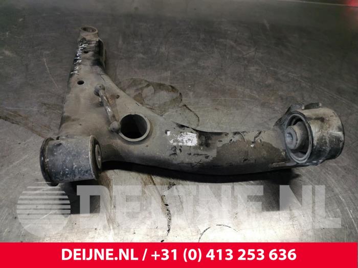 Volkswagen Crafter Draagarm onder rechts-voor O215086
