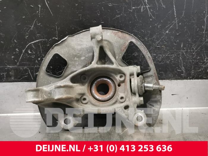 Volkswagen Crafter Fusee rechts-voor O215090