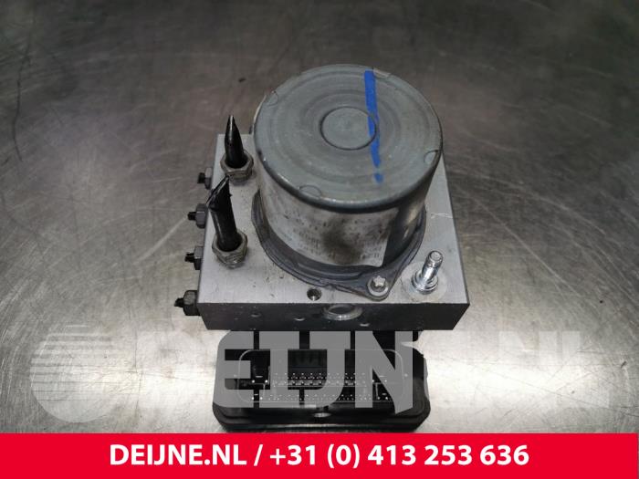 Gebruikte ABS Pomp Renault Master III (FV) 2.3 dCi 125 16V FWD Prijs € 242,00 Inclusief btw aangeboden door van Deijne Onderdelen Uden B.V.