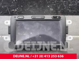 Gebruikte Display Multi Media regelunit Renault Master III (FV) 2.3 dCi 125 16V FWD Prijs € 302,50 Inclusief btw aangeboden door van Deijne Onderdelen Uden B.V.