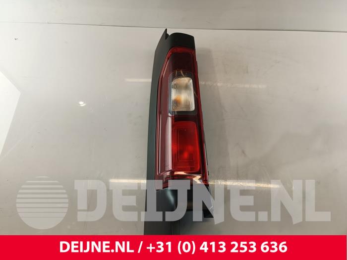 Renault Trafic Achterlicht links O215728