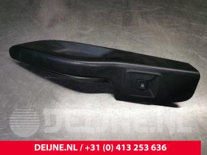 Renault Trafic Electric window switch O215987 photo 2