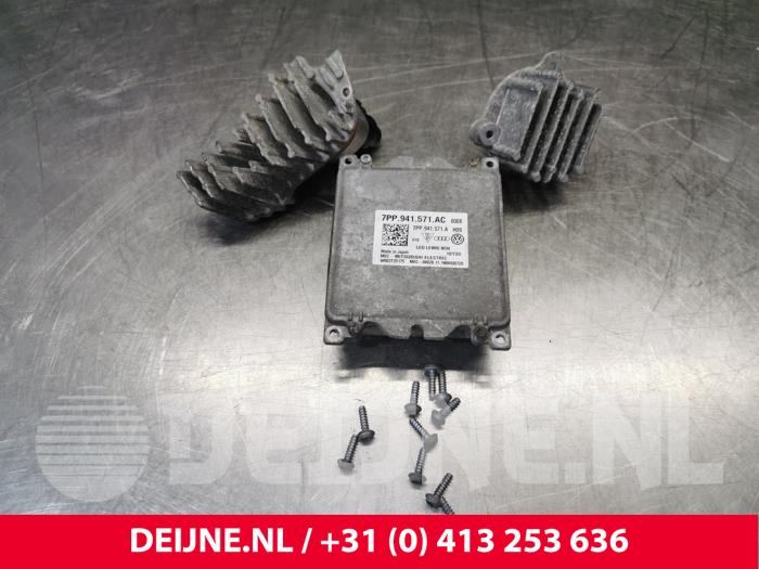Gebruikte Module LED koplamp Volkswagen Crafter (SY) 2.0 TDI FWD Prijs € 151,25 Inclusief btw aangeboden door van Deijne Onderdelen Uden B.V.