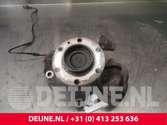 Volkswagen Crafter Fusee rechts-voor O216044