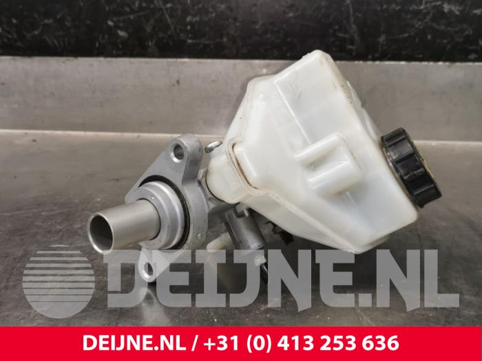 Gebruikte Hoofdremcilinder Volvo V70 (BW) 2.0 16V Prijs € 50,00 Margeregeling aangeboden door van Deijne Onderdelen Uden B.V.