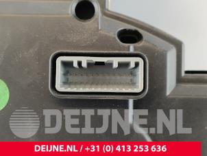Renault Master Odometer KM O216324 photo 3