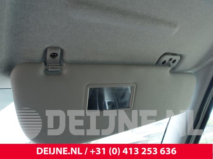 Zonneklep van een Opel Combo 1.3 CDTI 16V ecoFlex 2015