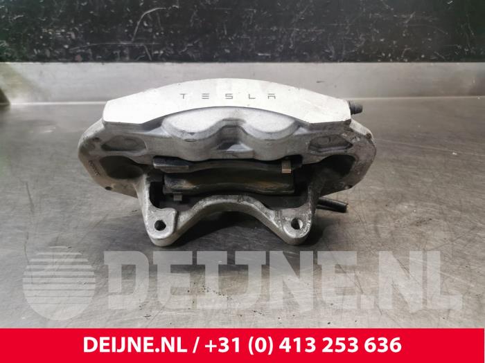 Tesla Model 3 Bremszange rechts vorne O216610