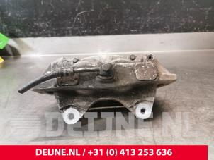 Tesla Model 3 Remklauw (Tang) rechts-voor O216610 foto 3