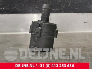 Gebruikte Extra waterpomp Ford Transit 2.0 TDCi 16V Eco Blue 130 Prijs € 24,20 Inclusief btw aangeboden door van Deijne Onderdelen Uden B.V.