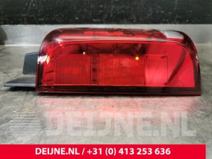 Gebruikte Achterlicht links Volkswagen Transporter T6 2.0 TDI 150 Prijs € 90,75 Inclusief btw aangeboden door van Deijne Onderdelen Uden B.V.