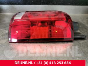 Gebruikte Achterlicht rechts Volkswagen Transporter T6 2.0 TDI 150 Prijs € 90,75 Inclusief btw aangeboden door van Deijne Onderdelen Uden B.V.