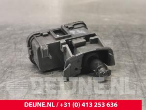 Volkswagen Amarok Tank flap lock motor O216804 photo 2