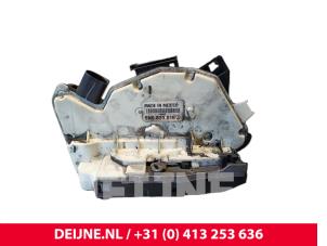Volkswagen Amarok Deurslot Mechaniek 4Deurs rechts-achter O216817 foto 3