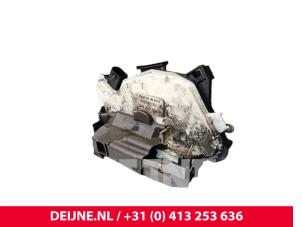 Volkswagen Amarok Front door lock mechanism 4-door, right O216823 photo 2