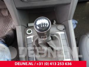 Gebruikte Versnellingspook Volkswagen Amarok 2.0 TDI 16V 4Motion Prijs op aanvraag aangeboden door van Deijne Onderdelen Uden B.V.