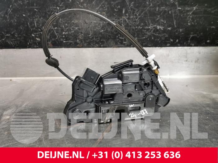 Volkswagen Amarok Door lock mechanism 4-door, front left O216910